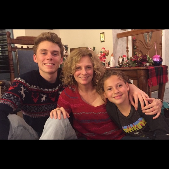 Meet your Posher, Lisa - Picture 2 of 3